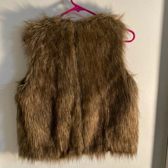 NWOT WD-NY Faux Fur Vest Size Small Make An Offer - Picture 4 of 8